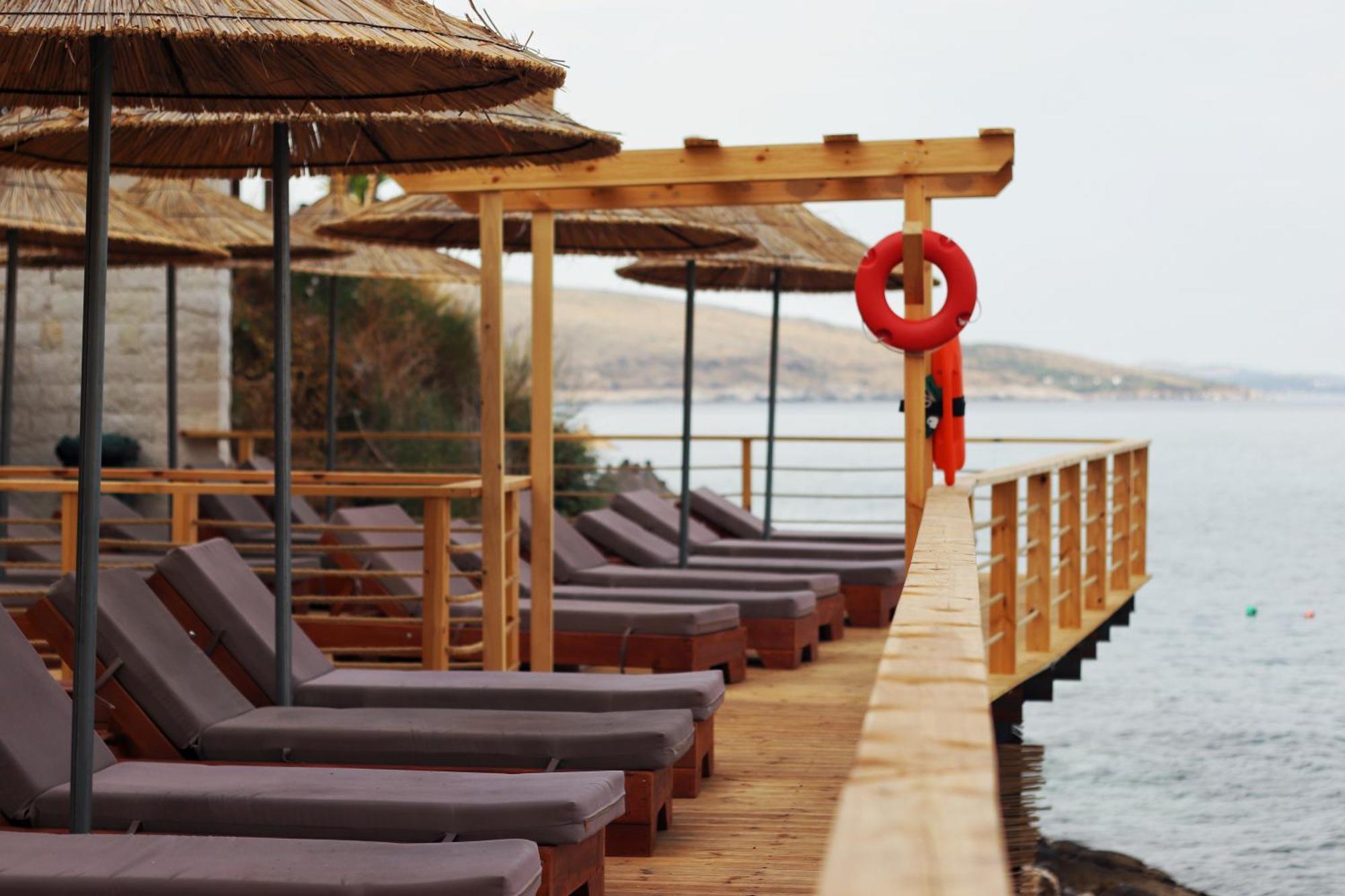 Golden Beach Suites Саранда Екстер'єр фото