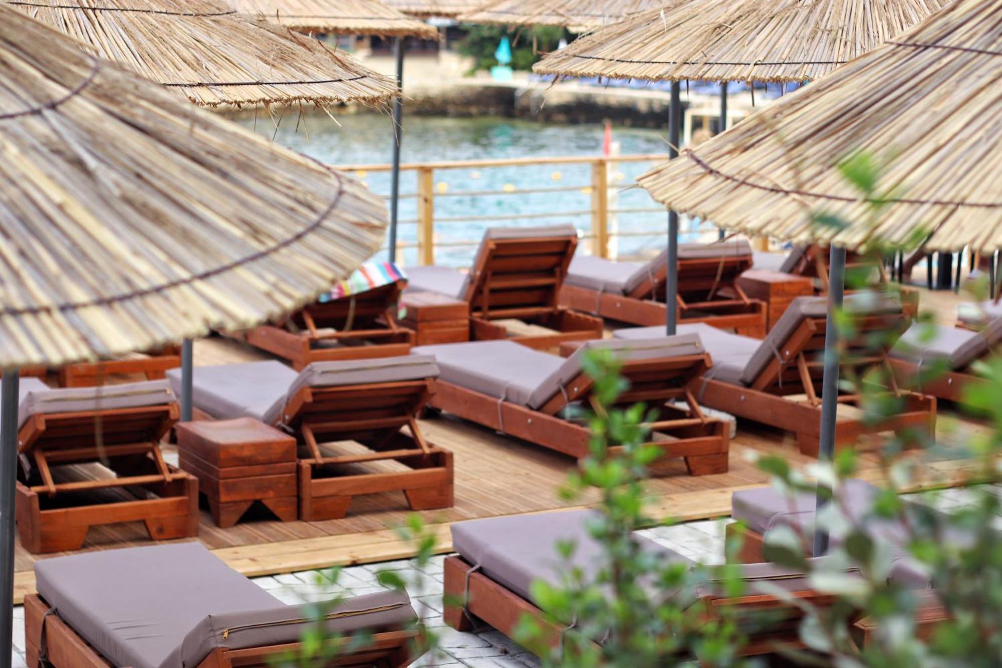 Golden Beach Suites Саранда Екстер'єр фото